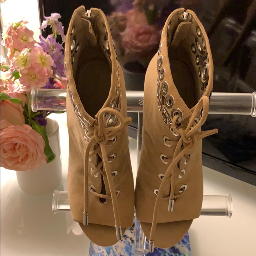 Kendall and Kylie beige suede open toe booties!